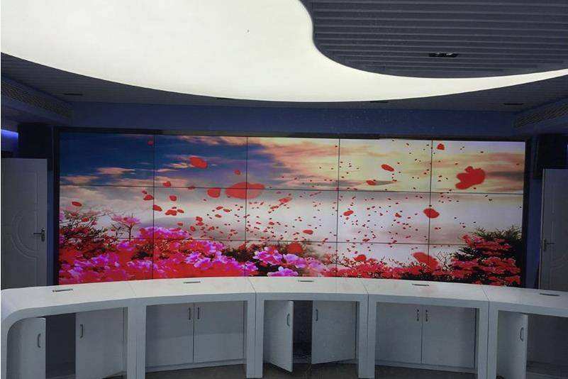 液晶拼接屏如何安裝成弧形液晶拼接屏！