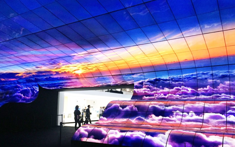 OLED柔性拼接屏觀看體驗更好！